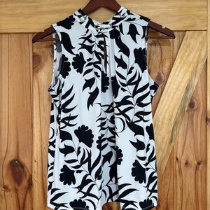 Women’s White House Black Market Blouse